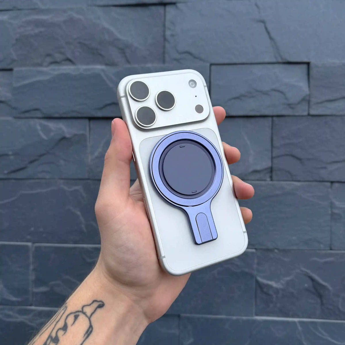 Snap Grip Stand